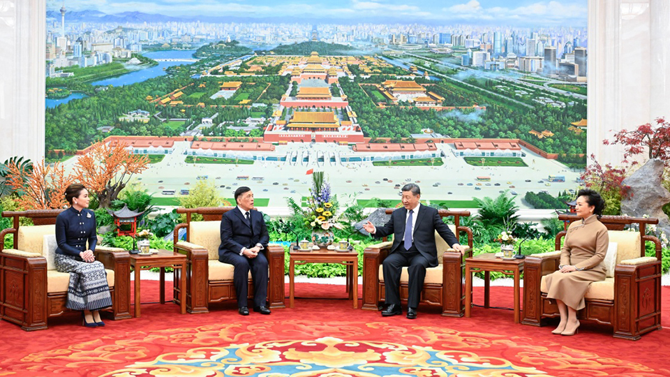 習(xí)近平會見泰國國王哇集拉隆功